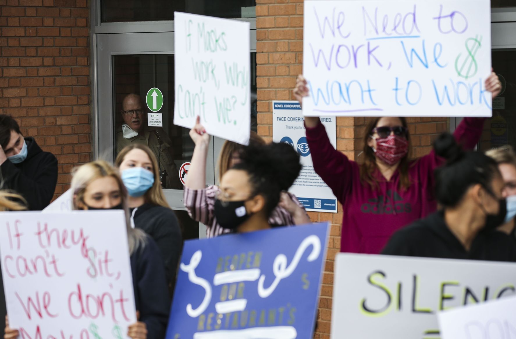 Restaurant workers protest shutdown